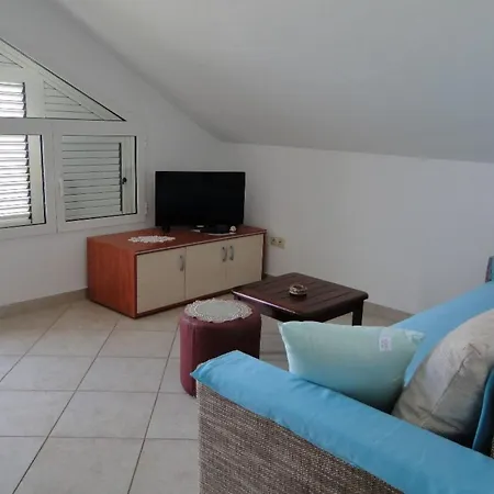 Fuer 4 Personen Laguna 5 By Interhome Primošten