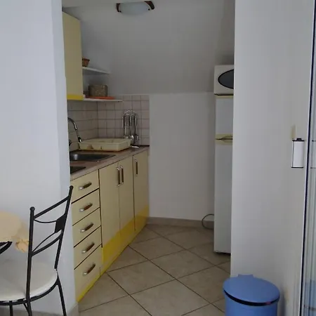 Fuer 4 Personen Laguna 5 By Interhome