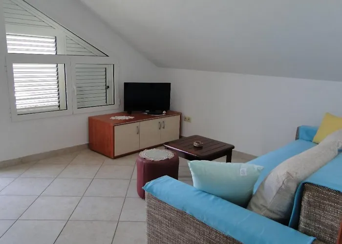 Fuer 4 Personen Laguna 5 By Interhome Primošten