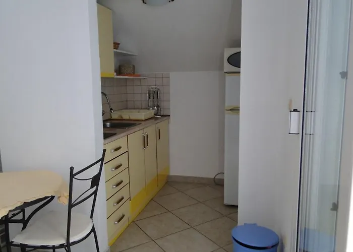 Fuer 4 Personen Laguna 5 By Interhome